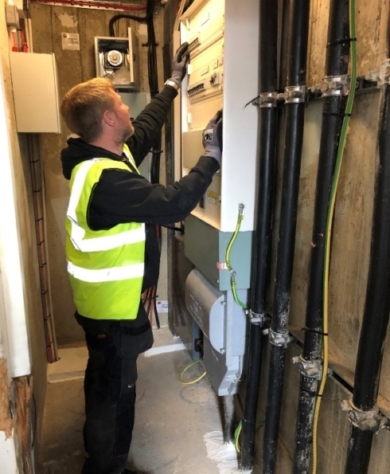 Electrical engineer testing electrical fuse board
